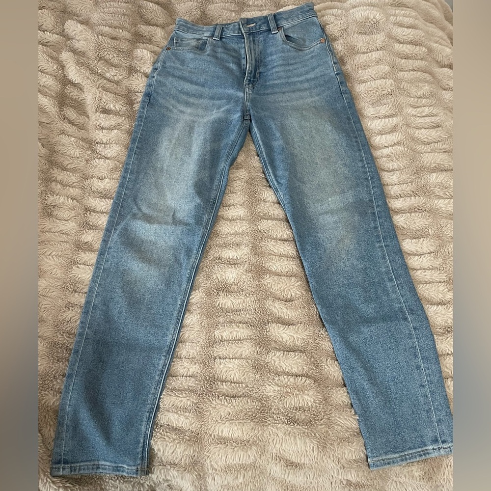American Eagle High Rise Mom Jeans